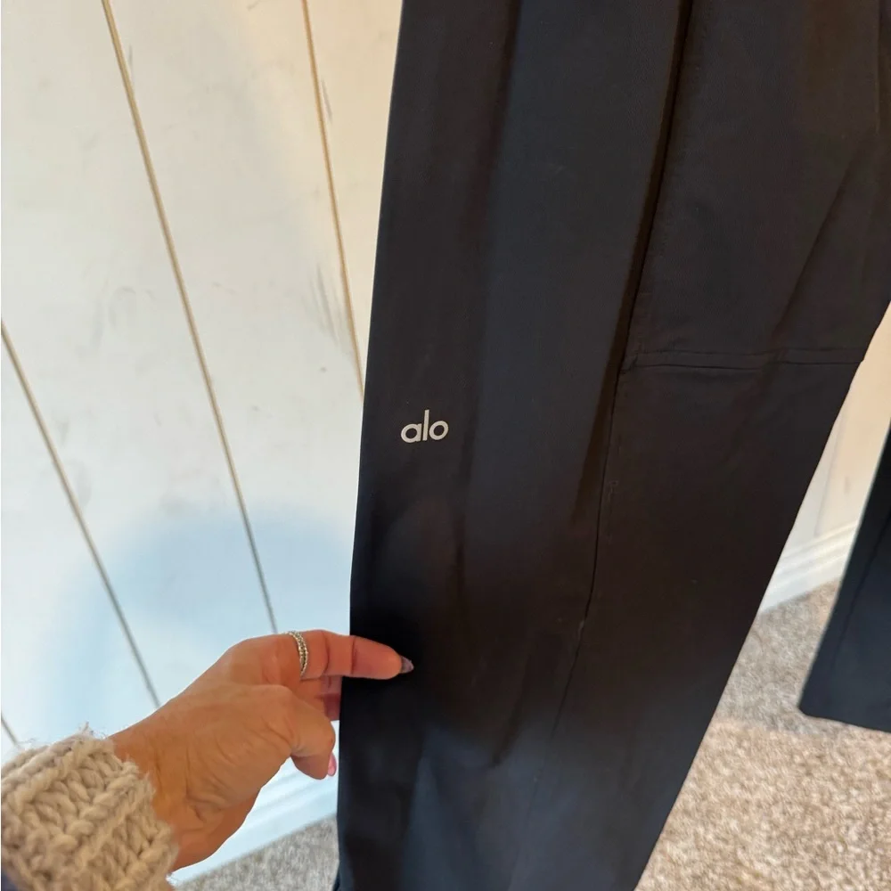 ALO Yoga Women's Black Trousers - Picture 5 of 5